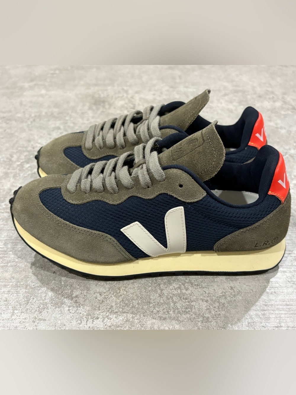 Veja Rio Branco Sneaker - Picture 3 of 14
